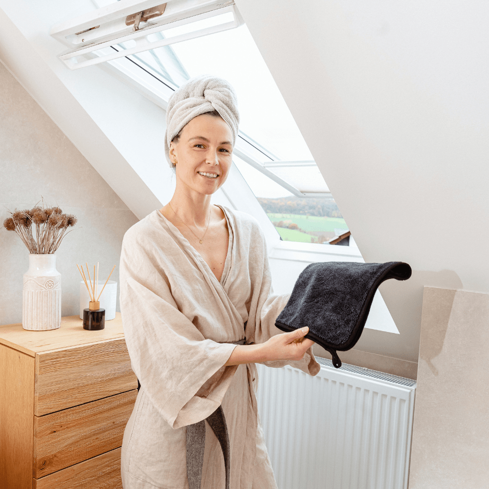 Holding the folded XXL drying cloth
